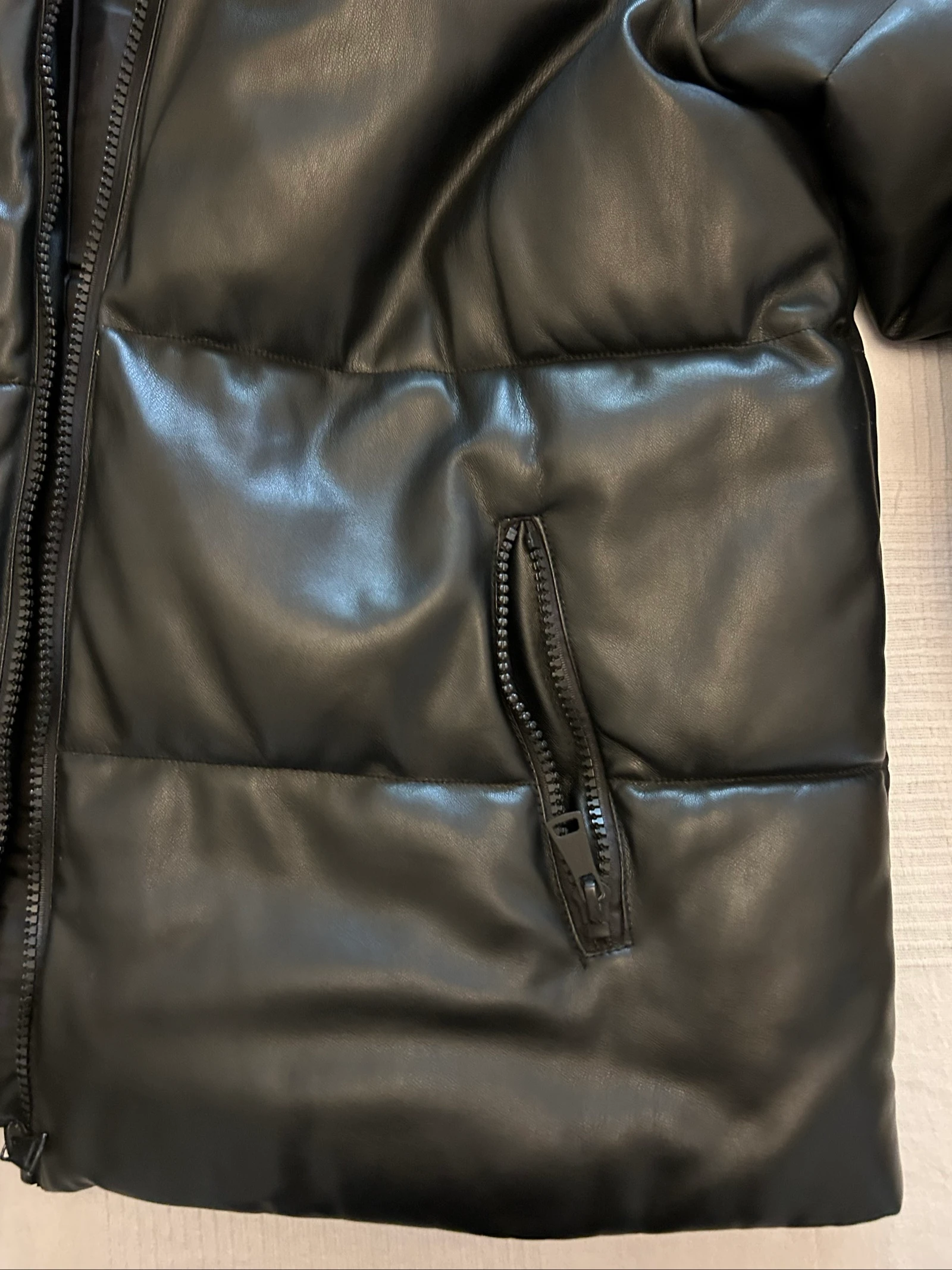Veste matelassée noire effet cuir avec capuche taille 46/48 – photo 3